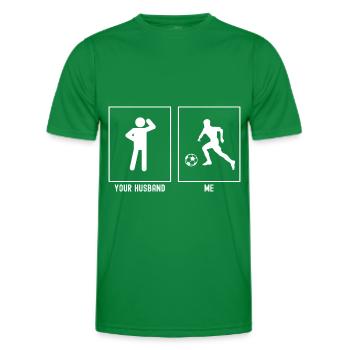 Ihr Ehemann - Ich - Fußballspieler mit Ball - Männer Funktions-T-Shirt - Kelly Green - Vorne - AI Model Male 178 dark (178cm)
