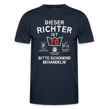 Dieser Richter ist 70. Schonend behandeln - Männer Funktions-T-Shirt - Navy - Vorne - AI Model Male 178 dark (178cm)