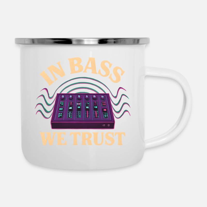 In Bass We Trust – DJ Mixer Techno Design - Tasse émaillée - blanc