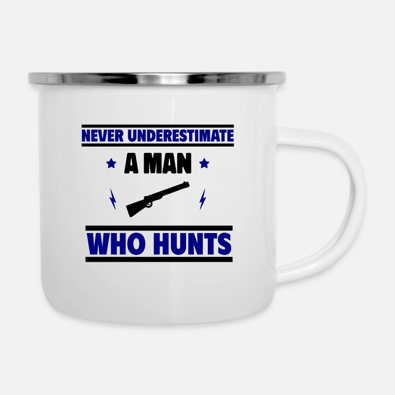 Unterschätze niemals einen Mann, der jagt - Emaille-Tasse - Weiß