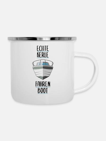 Echte Kerle fahren Boot - Emaille-Tasse - Weiß