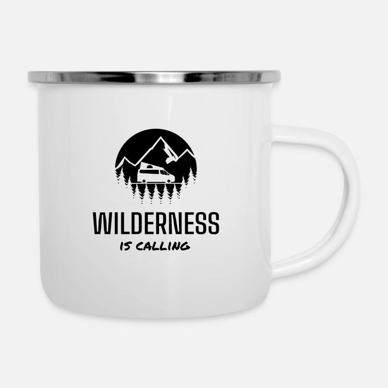 Wilderness appelle Nugget Camper Design - Tasse émaillée - blanc