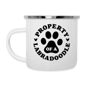 Eigentum eines Labradoodles - Emaille-Tasse - Weiß - Links
