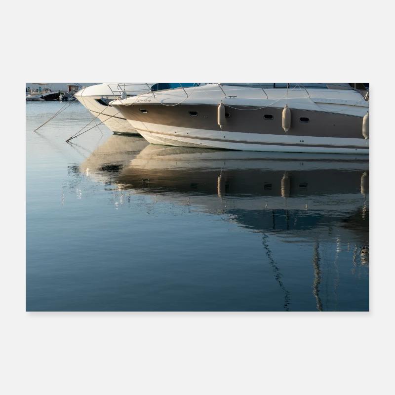 Bateau reflété dans l’eau de mer calme 1 Poster 90 x 60 cm