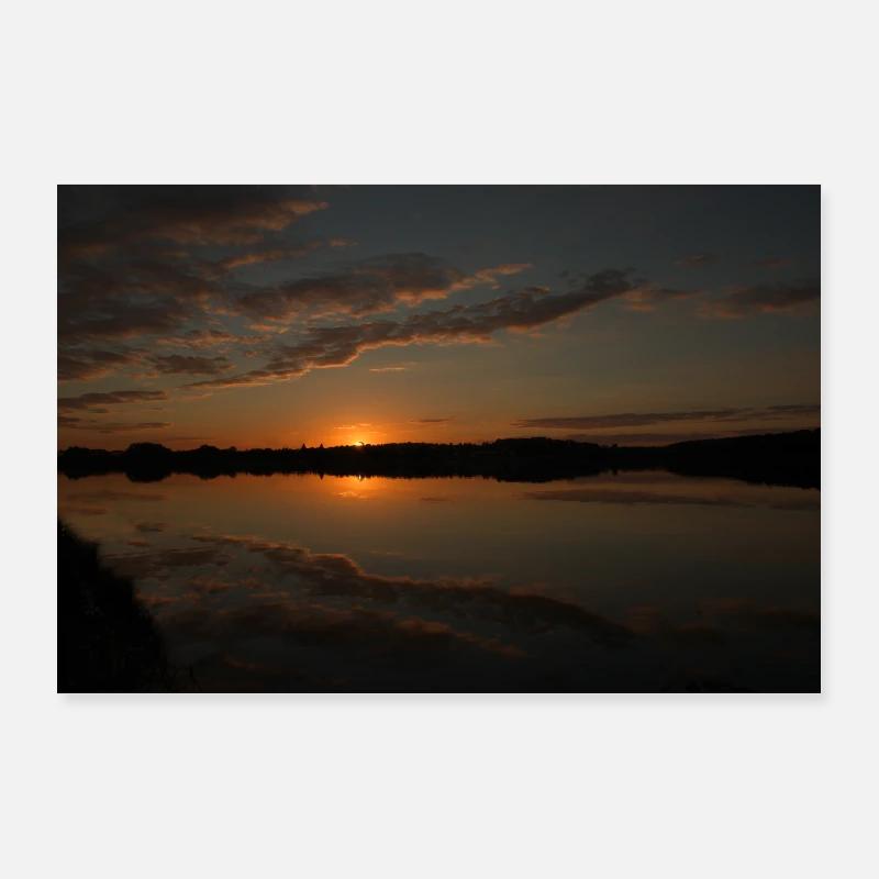 Coucher de soleil sur le lac. Poster 90 x 60 cm