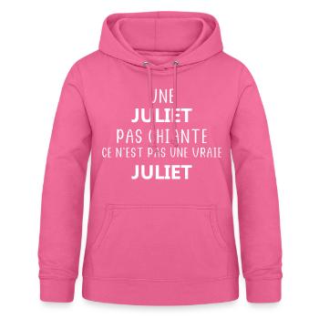 Une Juliet pas chiante - Sweat à capuche Femme - rose - Devant - AI Model Female 172 light (172cm)