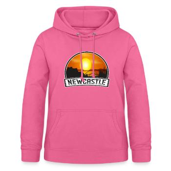 Newcastle England Skyline Vintage Sunset Travel So - Women's Hoodie - pink - Front - AI Model Female 172 light (172cm)