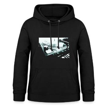 platine - Sweat à capuche Femme - noir - Devant - AI Model Female 172 light (172cm)