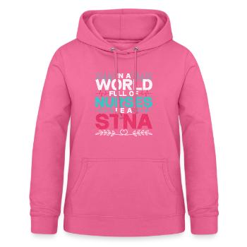 Aide-soignante en soins gériatriques Infirmière auxiliaire Infirmière auxiliaire - Sweat à capuche Femme - rose - Devant - AI Model Female 172 light (172cm)