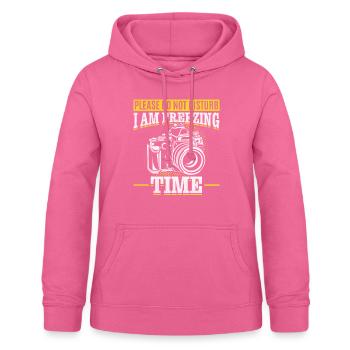 Bitte nicht stören Ich friere Zeit Lustiger - Frauen Hoodie - Pink - Vorne - AI Model Female 172 light (172cm)