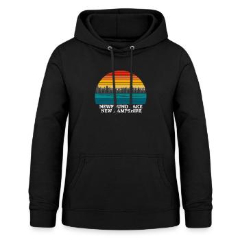 Newfound Lake New Hampshire - Frauen Hoodie - Schwarz - Vorne - AI Model Female 172 light (172cm)