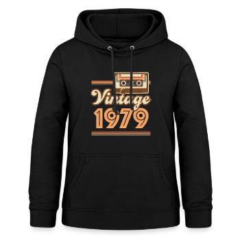 1979 Jahrgang Baujahr Vintage - Frauen Hoodie - Schwarz - Vorne - AI Model Female 172 light (172cm)