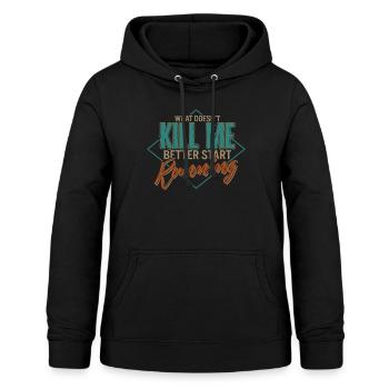 Distressed-Shirt, was bringt mich nicht besser um - Frauen Hoodie - Schwarz - Vorne - AI Model Female 172 light (172cm)