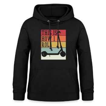 E-Roller - Frauen Hoodie - Schwarz - Vorne - AI Model Female 172 light (172cm)