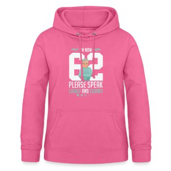 Humorvoller älterer sarkastischer Großvater 62. Geburtstag - Frauen Hoodie - Pink - Vorne - AI Model Female 172 light (172cm)
