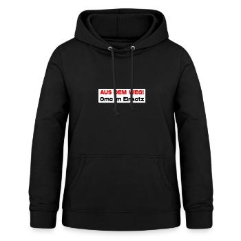 Oma im Einsatz - Frauen Hoodie - Schwarz - Vorne - AI Model Female 172 light (172cm)