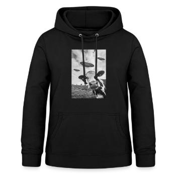 Ufo Selfie Kuh - Frauen Hoodie - Schwarz - Vorne - AI Model Female 172 light (172cm)