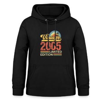 2005 - Frauen Hoodie - Schwarz - Vorne - AI Model Female 172 light (172cm)
