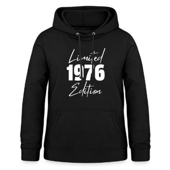 1976 Limited Edition - Frauen Hoodie - Schwarz - Vorne - AI Model Female 172 light (172cm)