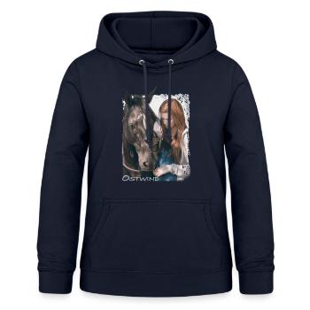 Ostwind Aris Ankunft Mika Ostwind Portät - Frauen Hoodie - Navy - Vorne - AI Model Female 172 light (172cm)