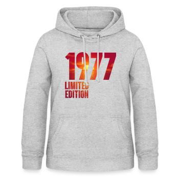 1977 - Frauen Hoodie - Hellgrau meliert - Vorne - AI Model Female 172 light (172cm)