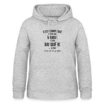 C'EST COMPLIQUE D'ETRE MAMAN ET BANQUIERE - Sweat à capuche Femme - gris clair chiné - Devant - AI Model Female 172 light (172cm)