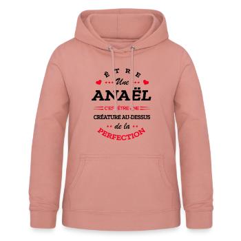 ANAËL PARFAITE - NOM ANAËL - Sweat à capuche Femme - rose poudré - Devant - AI Model Female 172 light (172cm)