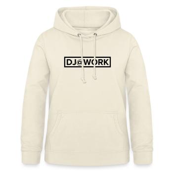 DJ au travail - Sweat à capuche Femme - vanille - Devant - AI Model Female 172 light (172cm)