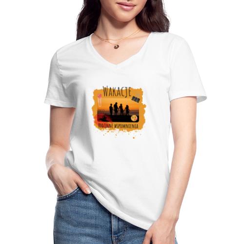 Wakacje - Rodzinne wspomnienia 2022 - Klasyczna koszulka damska z dekoltem w serek