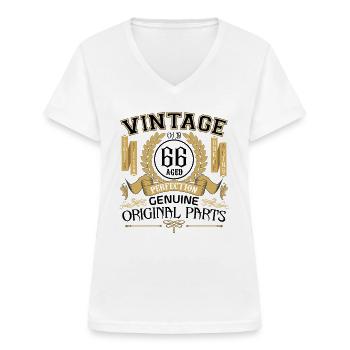 Jahrgang 66 Jahre - Geburtstagsgeschenk 66 Jahre !!! - Frauen-T-Shirt mit V-Ausschnitt - Weiß - Vorne - Lela (165cm)