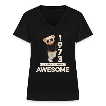 1973 Geburtstag Teddy Bär Being Awesome Orignal - Frauen-T-Shirt mit V-Ausschnitt - Schwarz - Vorne - Lela (165cm)