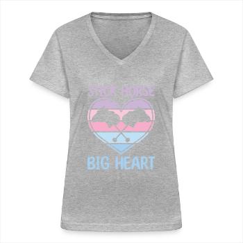 Cheval bâton Big Heart - Hobby Horse Steckenpferd - T-shirt col V Femme - gris chiné - Devant - Lela (165cm)
