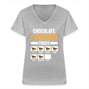 Labrador brun CHOCOLATE LABRADOR TRICKS Drôle - T-shirt col V Femme - gris chiné - Devant - Lela (165cm)