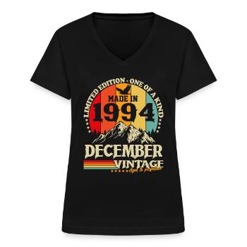 Vintage Décembre 1994 Vintage Rétro Anniversaire - T-shirt col V Femme - noir - Devant - Lela (165cm)