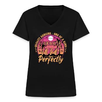 Januari 1976 Verjaardag 1976 Januari 1976 - Vrouwen T-shirt met V-hals - zwart - Voor - Lela (165cm)