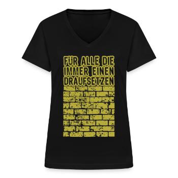 Maurer setzen immer einen drauf - Frauen-T-Shirt mit V-Ausschnitt - Schwarz - Vorne - Lela (165cm)