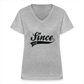 Birth - Since 2012 - Women's V-neck T-shirt - sports grey - Front - Lela (165cm)