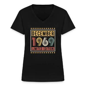Millésime Décembre 1969 Edition Limitée Anniversaire - T-shirt col V Femme - noir - Devant - Lela (165cm)