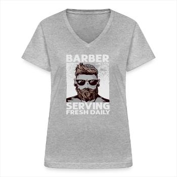 Barbier servant frais tous les jours - Coupe de cheveux - Drôle - Bea - T-shirt col V Femme - gris chiné - Devant - Lela (165cm)