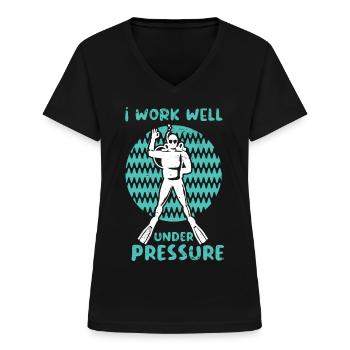 Swimmers Swimming 50 meters track Breaststroke - Women's V-neck T-shirt - black - Front - Lela (165cm)