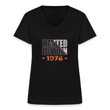 Limited Edition 1976 - Frauen-T-Shirt mit V-Ausschnitt - Schwarz - Vorne - Lela (165cm)