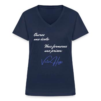 Citation Victor Hugo sur l'école - T-shirt col V Femme - marine - Devant - Lela (165cm)