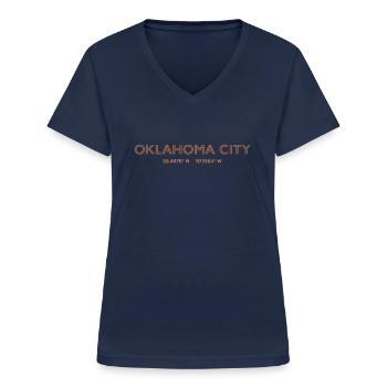 Coordonnées de USA City - Oklahoma City - T-shirt col V Femme - marine - Devant - Lela (165cm)