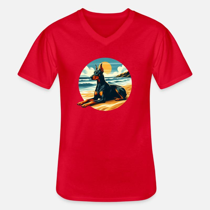 Dobermann am Strand - Männer-T-Shirt mit V-Ausschnitt - Rot