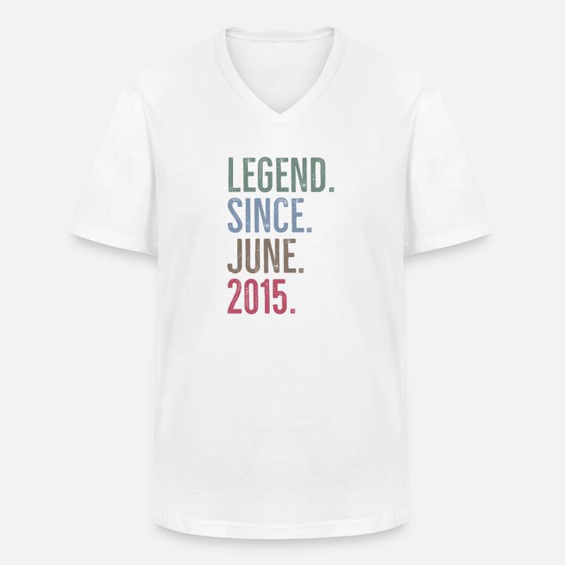 Legende seit Juni 2015 - Männer-T-Shirt mit V-Ausschnitt - Weiß