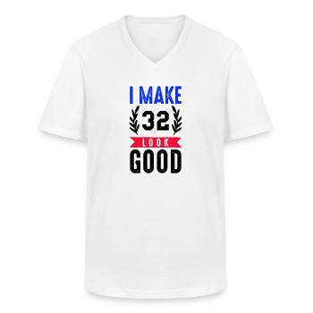 look good 32 - Männer-T-Shirt mit V-Ausschnitt - Weiß - Vorne - AI Model Male 185 light (185cm)
