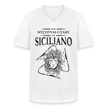 Mai Sottovalutare Un Siciliano Trinacria Sicilia - Männer-T-Shirt mit V-Ausschnitt - Weiß - Vorne - AI Model Male 185 light (185cm)