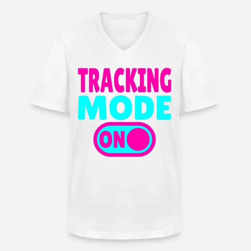Tracking Mode ON – Abenteuer auf Spurensuche - Männer-T-Shirt mit V-Ausschnitt - Weiß