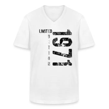 Édition limitée 1971 Anniversaire Naissance 1971 - T-shirt col V Homme - blanc - Devant - AI Model Male 185 light (185cm)