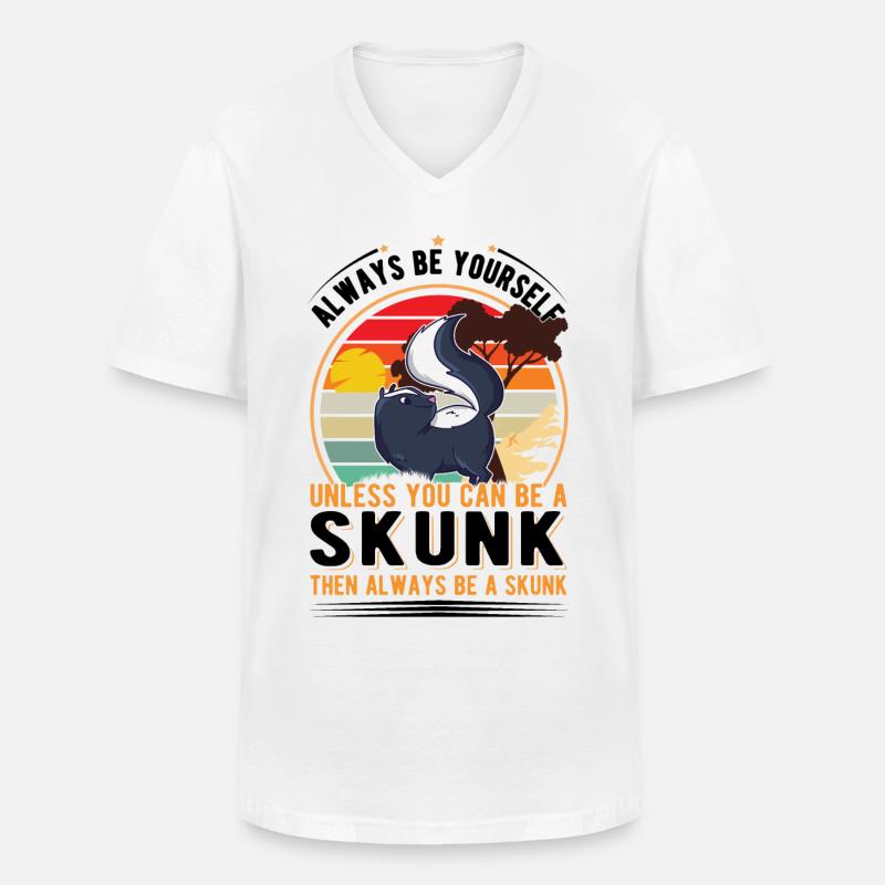 Stinktier Geschenk Skunk - Männer-T-Shirt mit V-Ausschnitt - Weiß